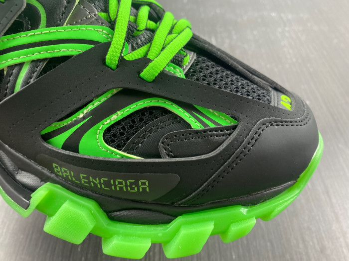 blcg track black green 542436 w3nu2 1035