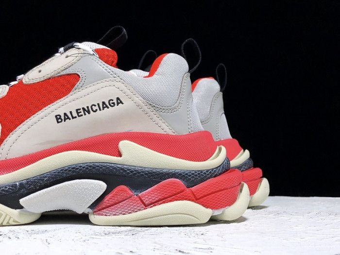 blcg triple s trainer grey red 536737 w09oh 6151