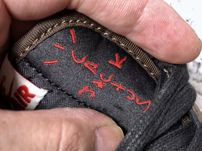 travis scott x air jordan 1 low cq4277-001