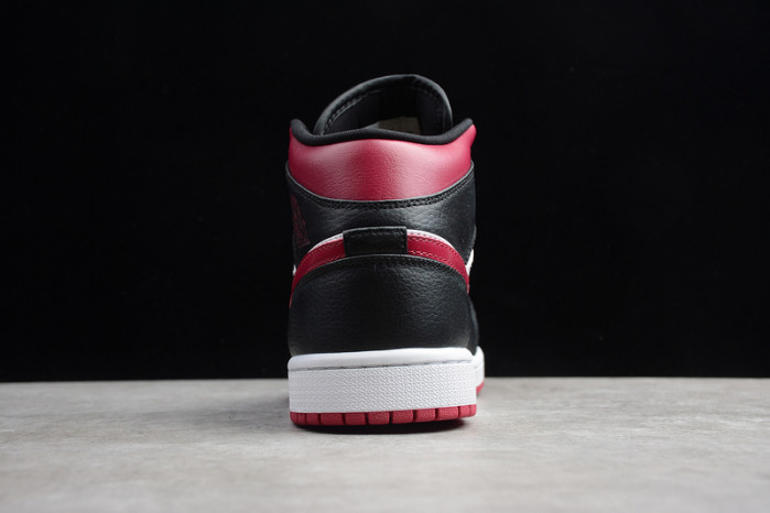 air jordan 1 mid bred toe 554724-066