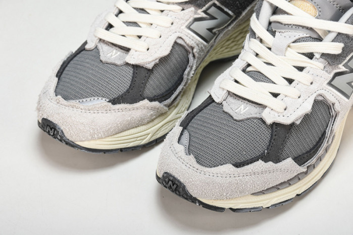 new balance 2002r protection pack rain cloud m2002rda