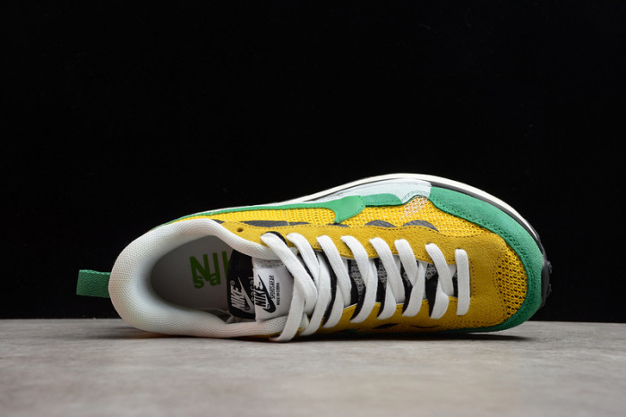 nike vaporwaffle sacai tour yellow stadium green cv1363-700