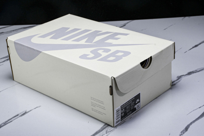 futura laboratories x nike sb dunk low hf6061-400