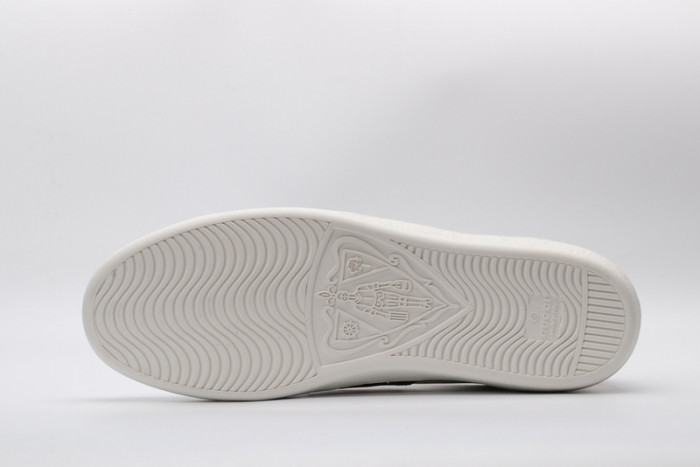 G*u*i ace embroidered low-top sneaker white with bee