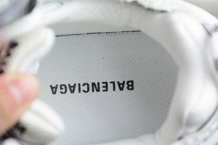 blcg runner 677402 w3ra9 9000