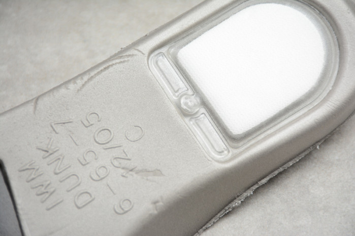 nike sb dunk low white black trail end brown 304292-102