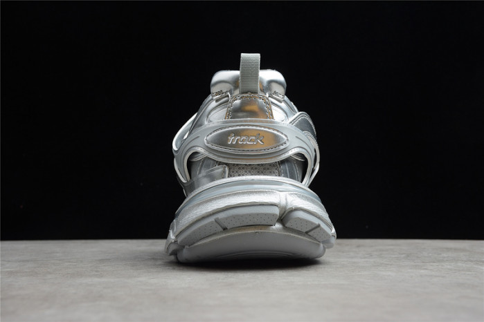 blcg track trainer full silver matllic 542023w2fs38100