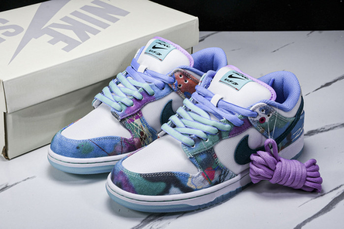 futura laboratories x nike sb dunk low hf6061-400