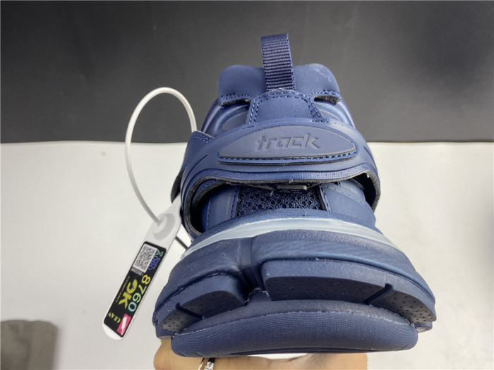 blcg track trainer dark navy 542023 w2la1 4107 (led)