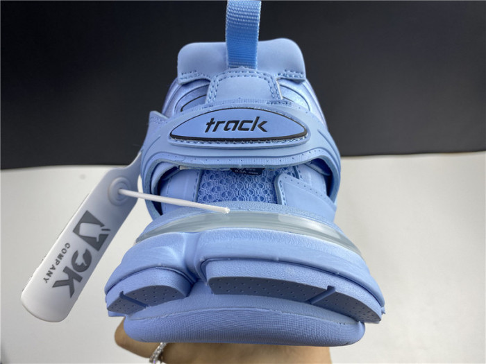 blcg track trainer light blue 542023-w2la1-4800 (led)