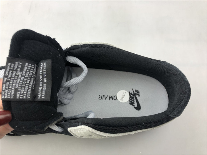 nike sb zoom dunk low pro black/wolf grey-white-white 854866-001