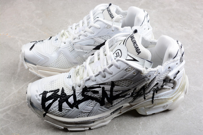 blcg runner 677402 w3rbq 9010