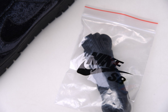 dover street market x nike dunk low triple black dh2686-002