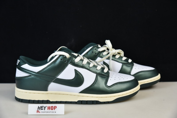 nike dunk low wmns vintage green dq8580-100