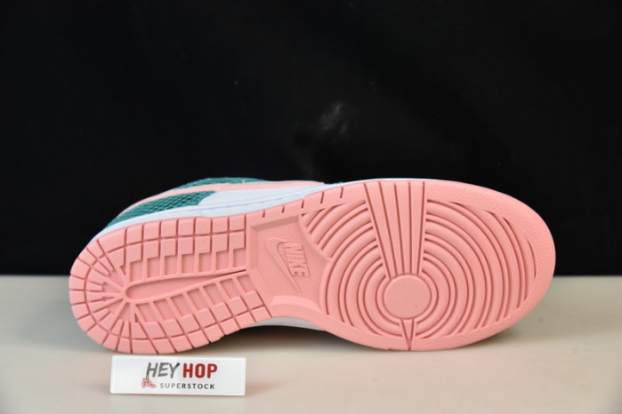 nike dunk low teal snakeskin dr8577-300